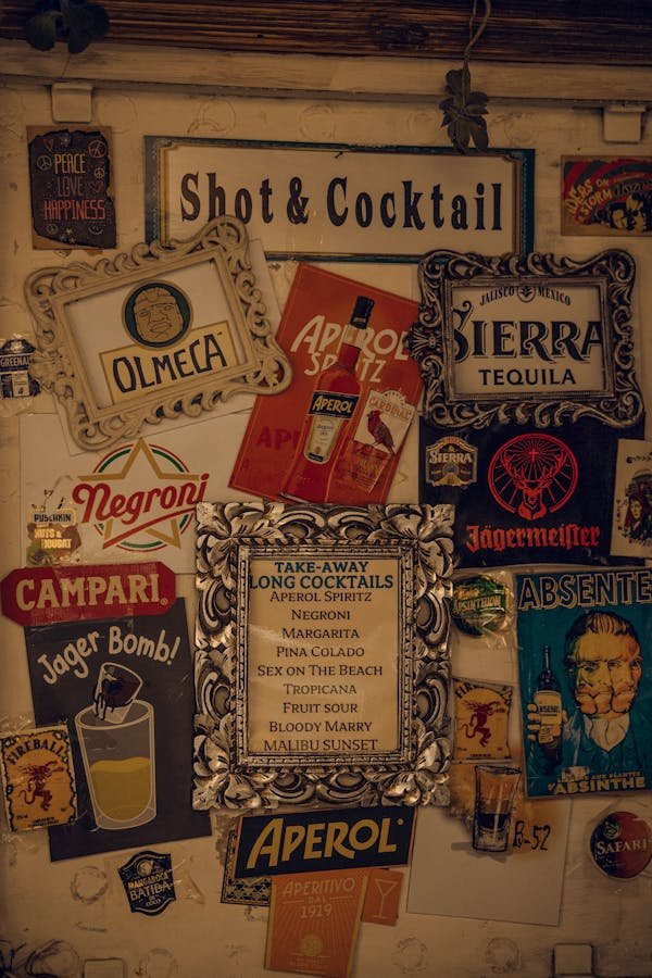 Affiches cocktail : la touche rétro pour votre déco